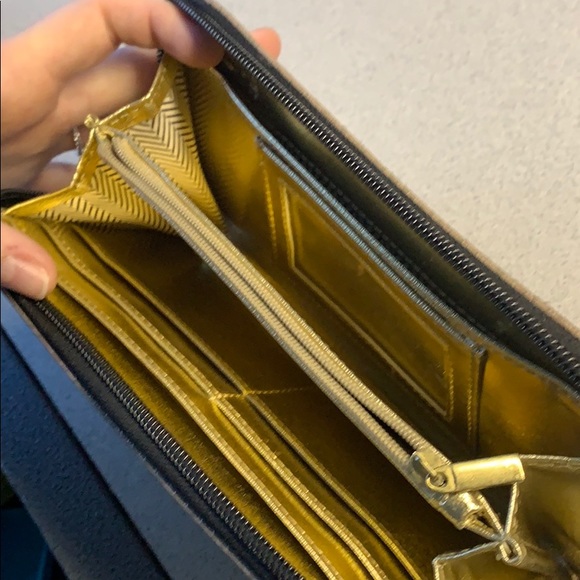 Steve Madden Classy Wallet - Picture 3 of 4